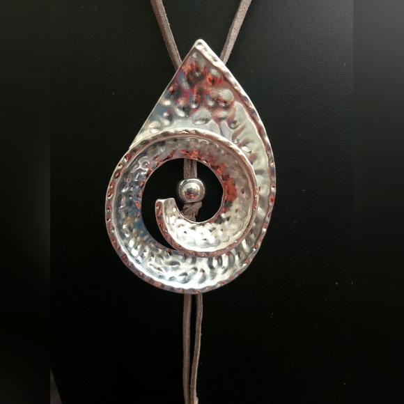 Handmade Free Spirited Boho Silver Tone Metal Seashell Pendant Necklace - Picture 3 of 7